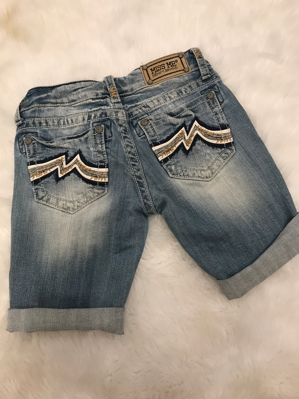 *LAST ONE* SZ 26 MISS ME JD1039M2 ROLLED BERMUDA SHORT