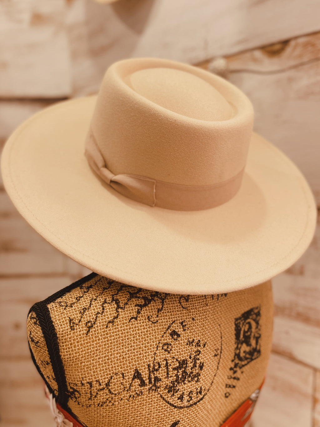 LETO BOATER HAT BEIGE