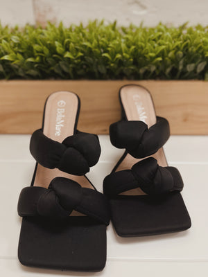 A KNOT TO REMEMBER CHUNK HEEL BLACK